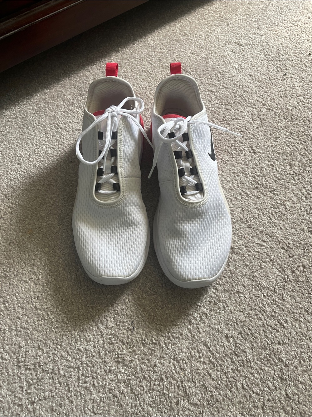 Nike Men's White and Red Athletic Shoes